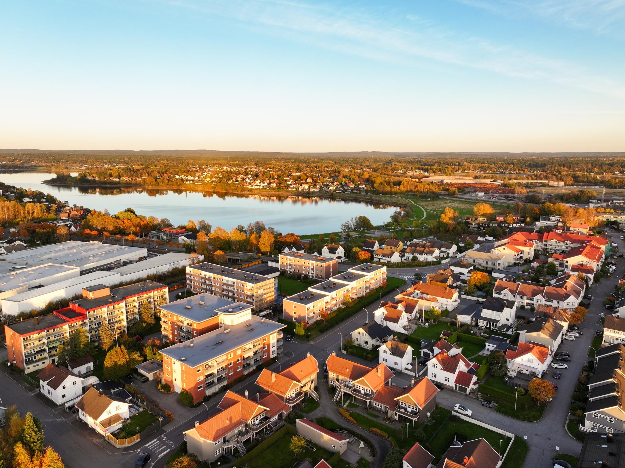 Her er det kort vei til sentrum med buss og tog.